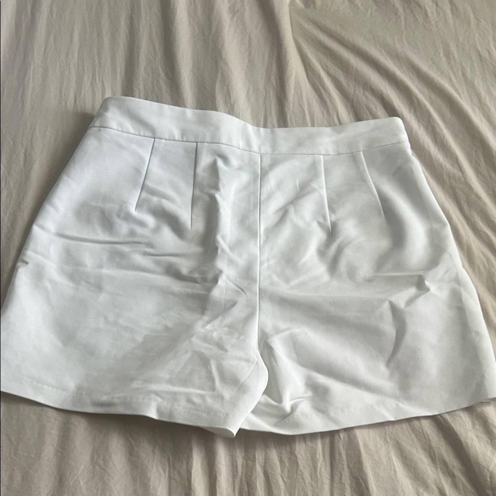 Express White High Waist Shorts with Gold Buttons. Brand New W/O tags - Picture 4 of 4
